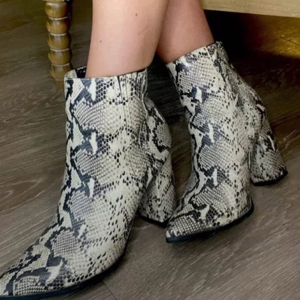Seychelles woman leather size 8 Ankle Boots excellent condition